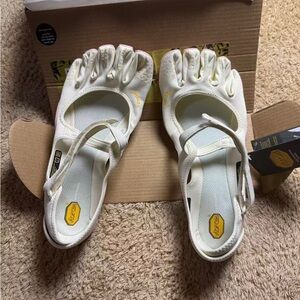 Vibram FiveFingers V-Soul Women's White FiveFingers Toe Shoes